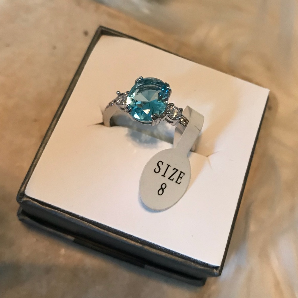 Stunning size 8 ring